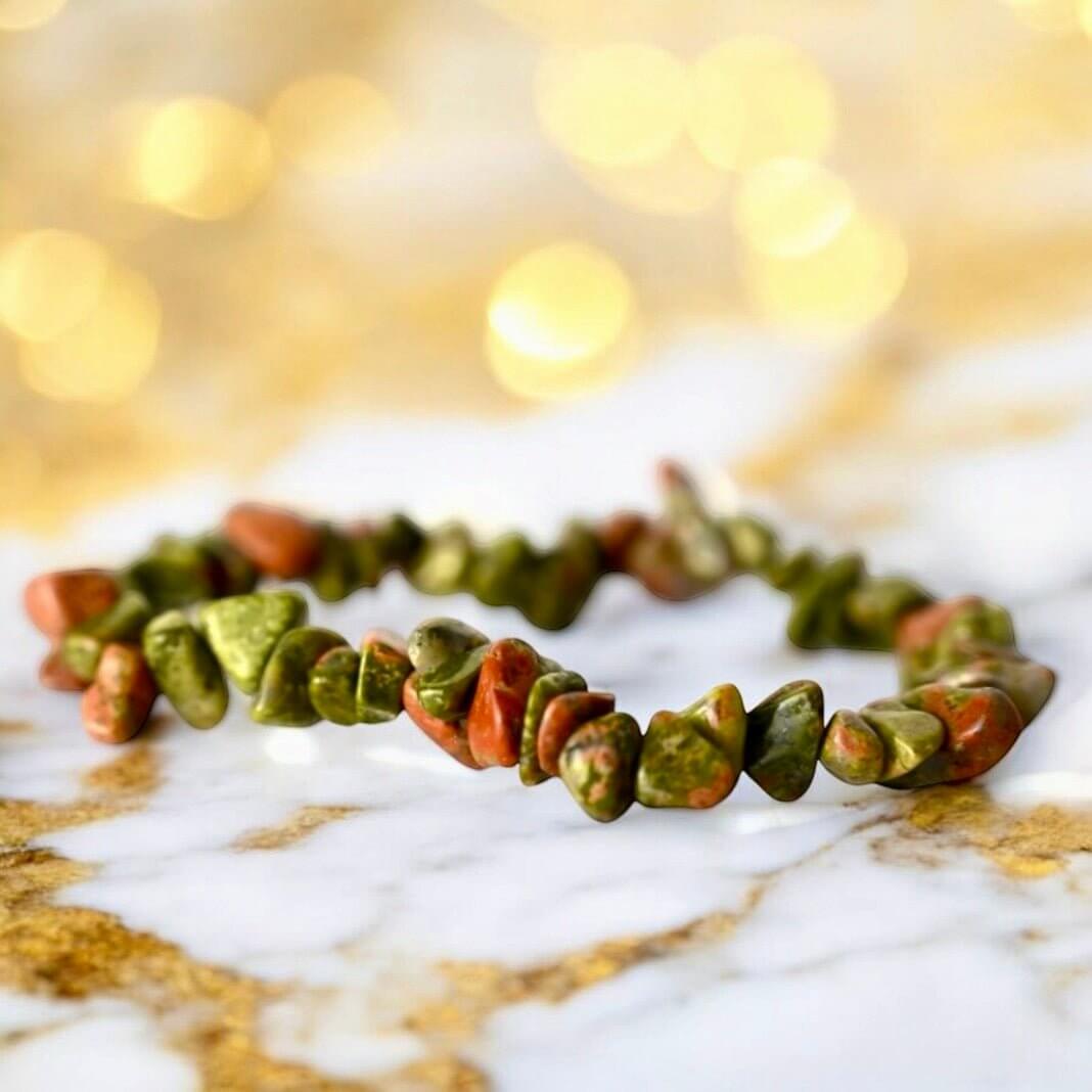 Armband aus Unakit-Splittern – Stilvolles Schmuckstück mit harmonischem Farbspiel