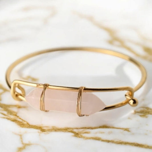 Verschließbarer goldener Armreif mit Rosenquarz-Doppelend