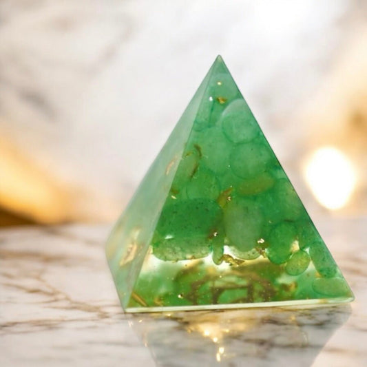 Edelstein Pyramide Aventurin - CrystalScents