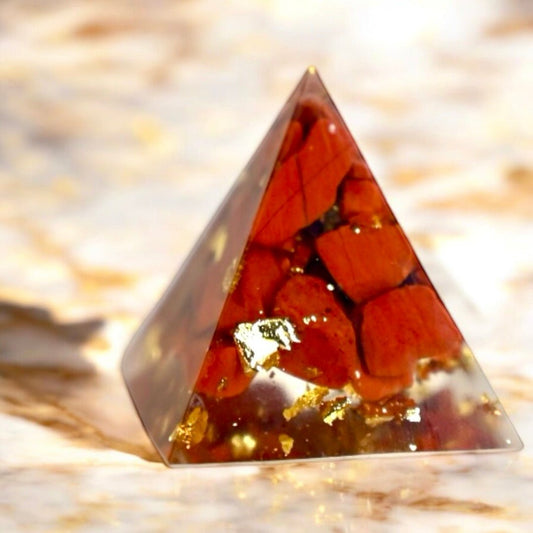 Edelstein Pyramide Roter Jaspis - CrystalScents