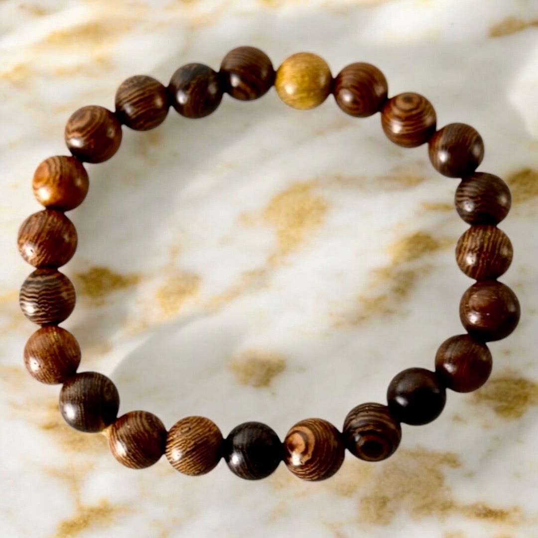 Elastisches Armband mit dunkelbraunen gemaserten Holzperlen - CrystalScents