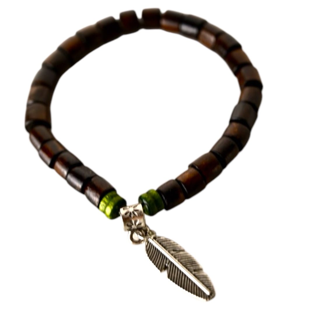 Elastisches Armband mit dunklen Holzperlen und Feder - CrystalScents