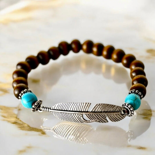 Elastisches Armband mit Holzperlen und Feder - CrystalScents