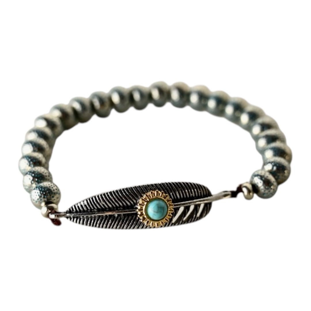 Elastisches Armband mit silbernen Perlen und Feder - CrystalScents