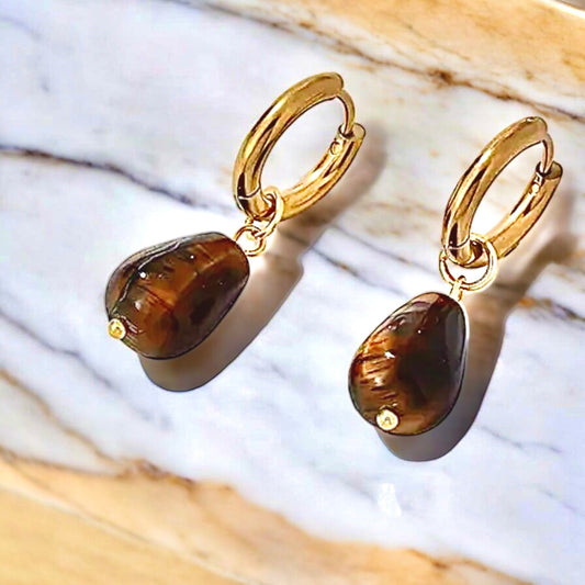 Elegante goldene Ohrringe mit tropfenförmigen Tigeraugen - CrystalScents