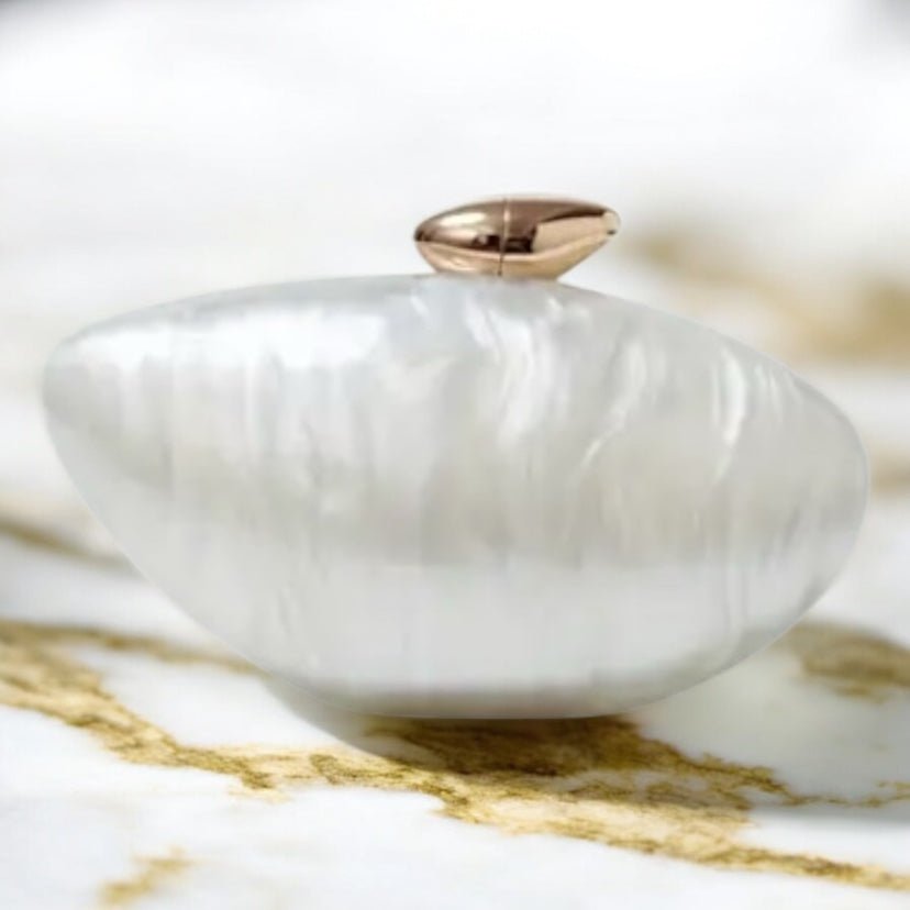 Elegante Perlmutt Clutch in Weiß - CrystalScents