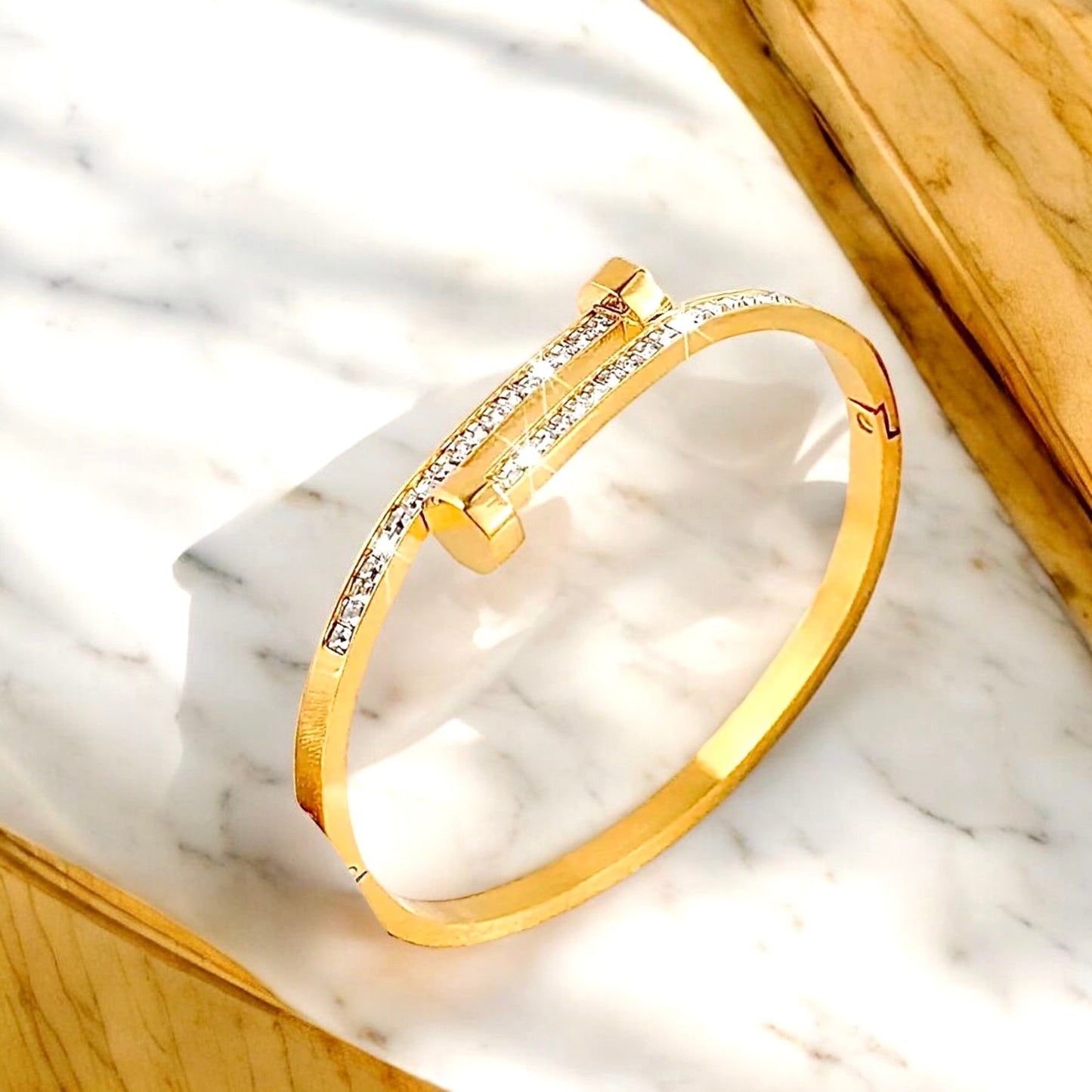 Eleganter Armreif mit Zirkonia Gold - CrystalScents