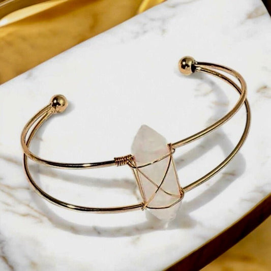 Eleganter goldener Armreif mit Bergkristall - Doppelender - CrystalScents