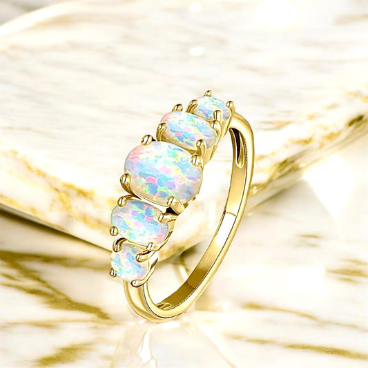 Eleganter goldener Ring mit fünf Opalen - CrystalScents