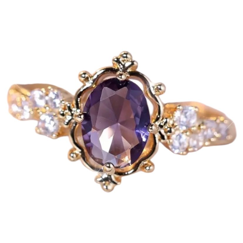 Eleganter goldener Ring mit lila Zirkonia - CrystalScents