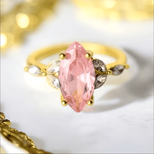 Eleganter goldener Ring mit rosa Zirkonia - CrystalScents