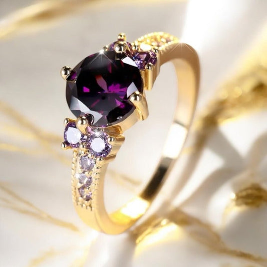 Eleganter roségoldener Ring mit rundem violettem Zirkonia - CrystalScents