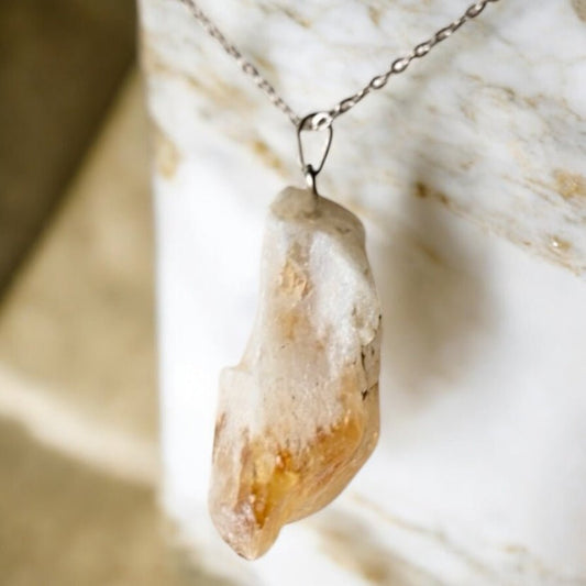 Feine silberne Kette mit Citrin - Rohstein - CrystalScents