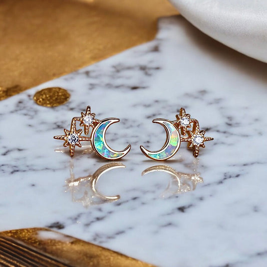 Funkelnde goldene Ohrstecker mit mondförmigem Opal und Sternen - CrystalScents