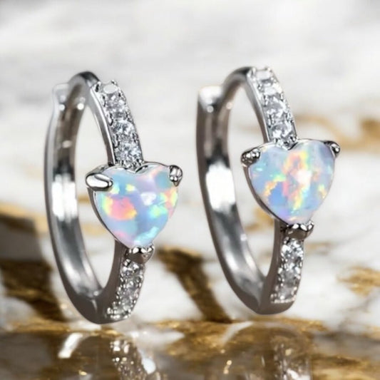 Funkelnde, silberne Ohrhänger mit rundem Opal Herz - CrystalScents