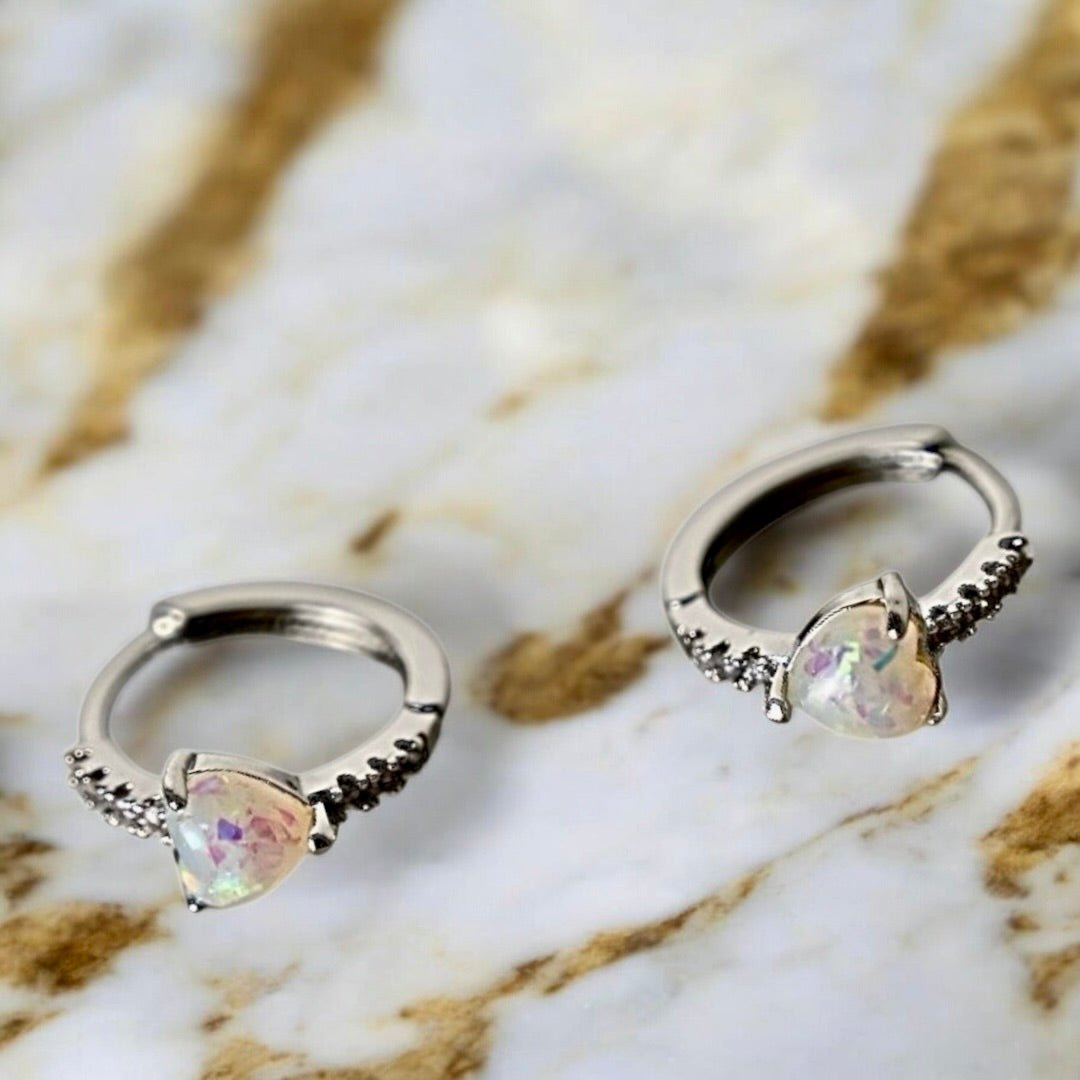 Funkelnde, silberne Ohrhänger mit rundem Opal Herz - CrystalScents