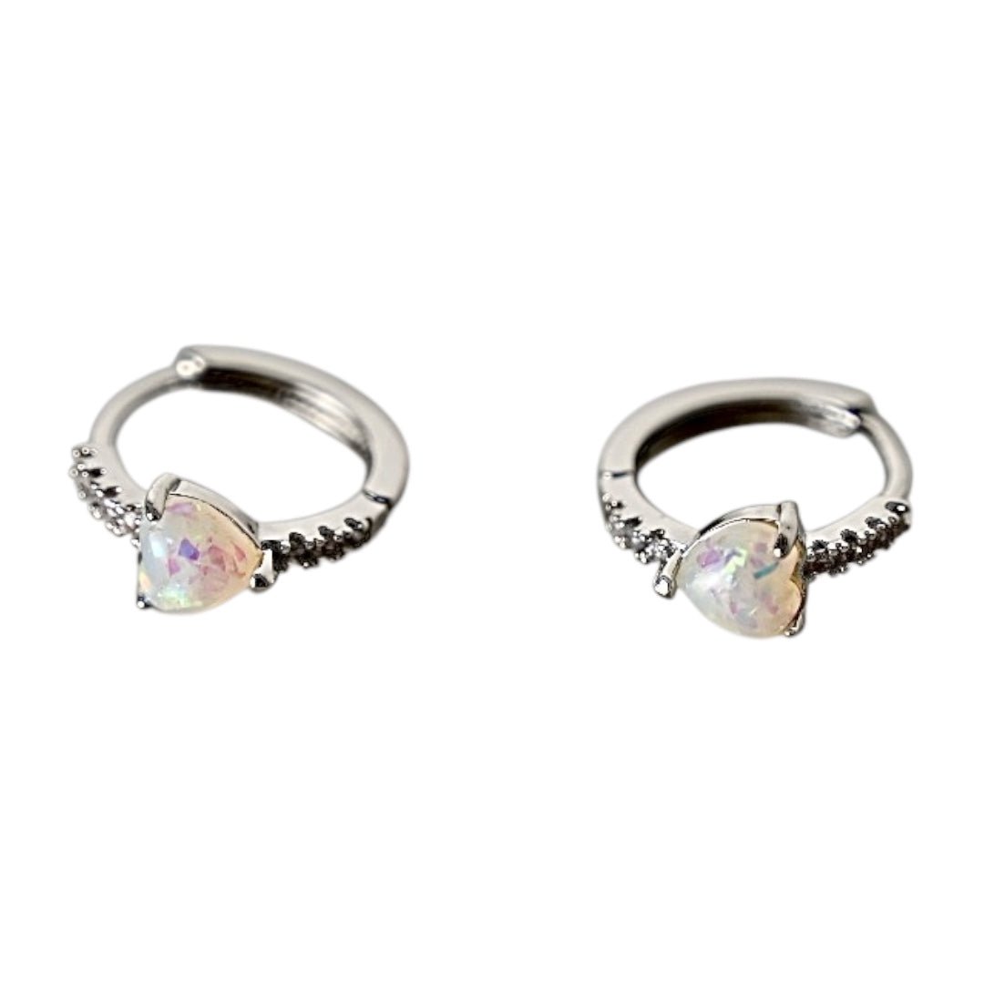 Funkelnde, silberne Ohrhänger mit rundem Opal Herz - CrystalScents