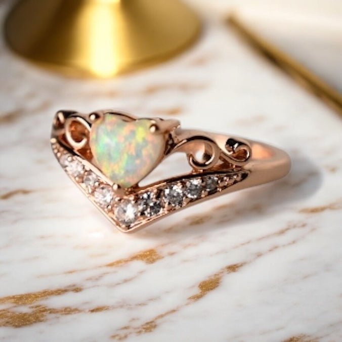 Funkelnder Diadem - Ring mit herzförmigem Opal - CrystalScents