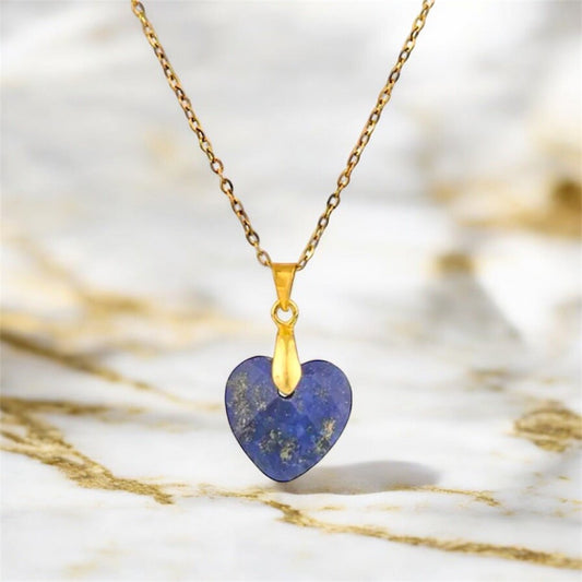 Goldene Halskette mit Edelsteinherz - Anhänger; Lapislazuli - CrystalScents