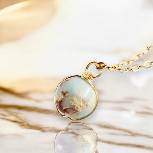 Goldene Halskette mit Edelsteinkugel - Anhänger; Kaiserstein - CrystalScents