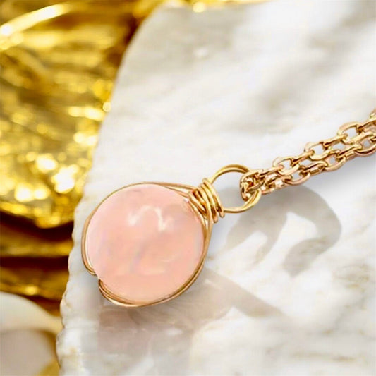 Goldene Halskette mit Edelsteinkugel - Anhänger; Rosenquarz - CrystalScents