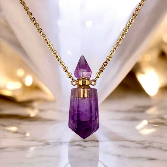 Goldene Halskette mit Parfümfläschchen aus Amethyst - CrystalScents
