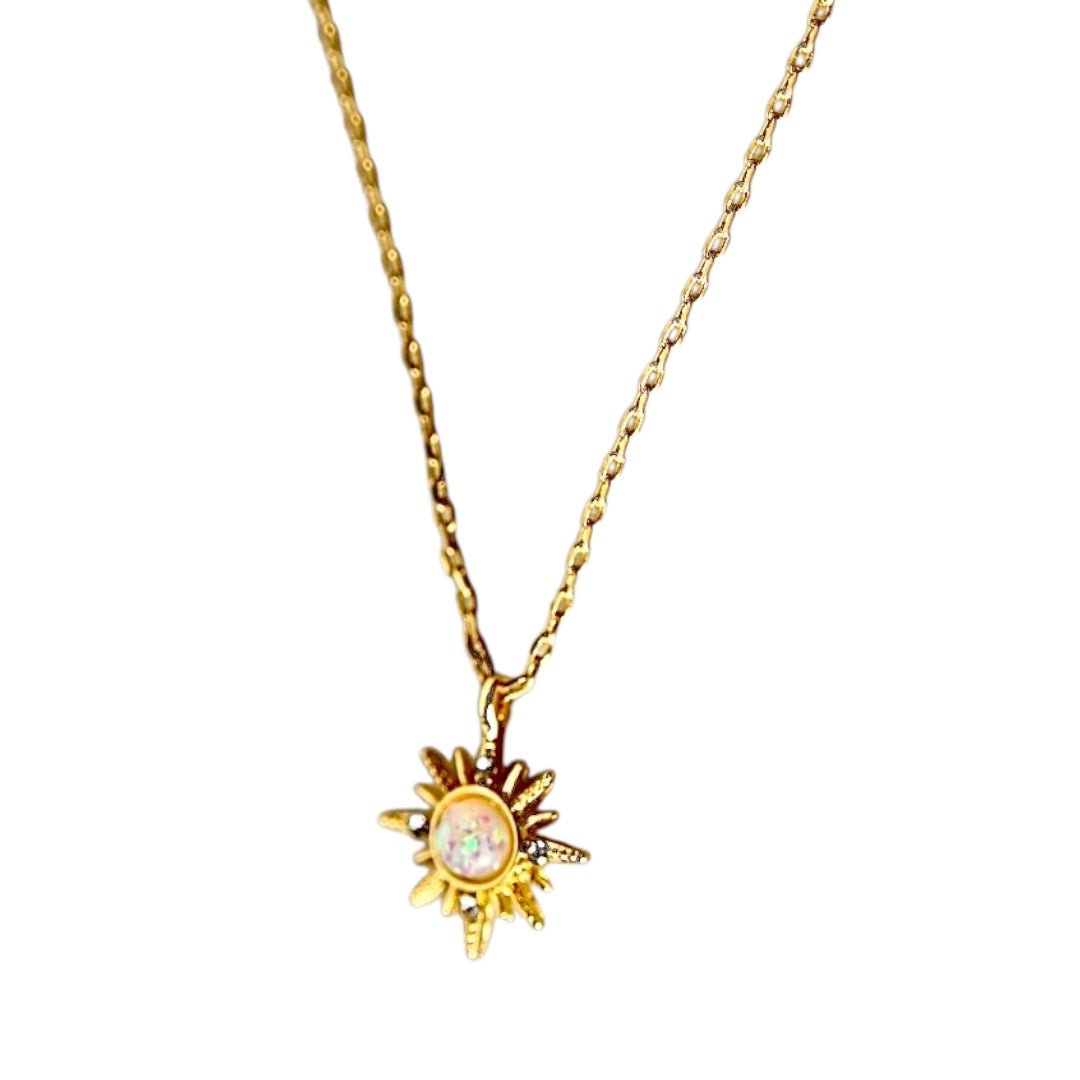 Goldene Halskette mit Sonne Opalanhänger - CrystalScents