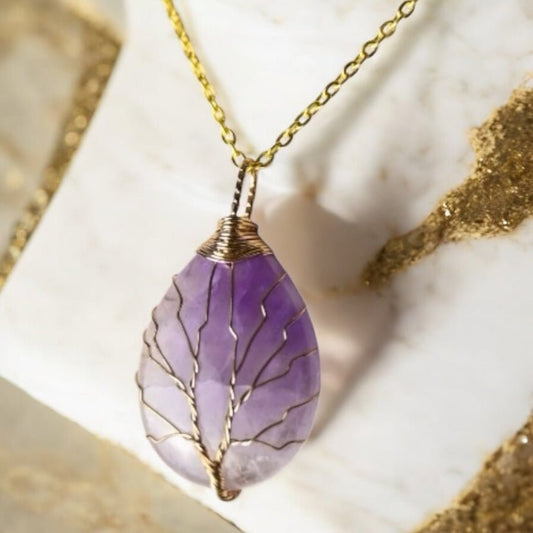 Goldene Halskette mit tropfenförmigen Amethyst - CrystalScents