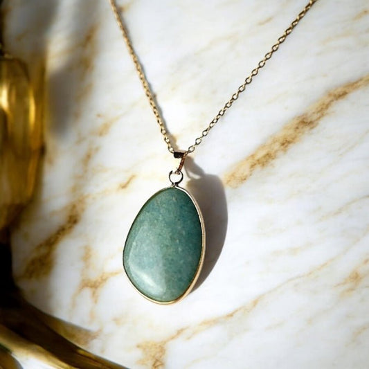 Goldene Kette mit Amazonit - Anhänger - CrystalScents