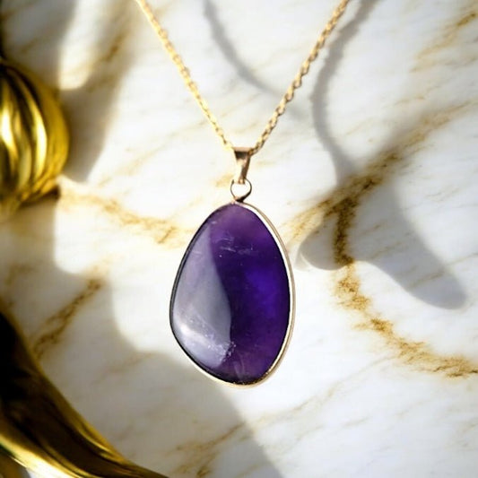 Goldene Kette mit Amethyst - Anhänger - CrystalScents