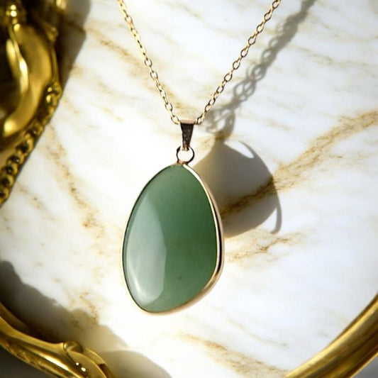 Goldene Kette mit Aventurin - Anhänger - CrystalScents