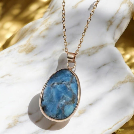 Goldene Kette mit facettiertem Sodalit - Anhänger - CrystalScents