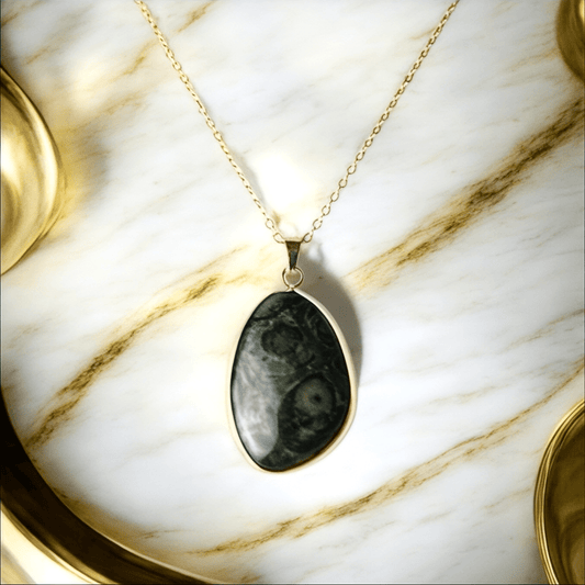 Goldene Kette mit Kambaba - Anhänger - CrystalScents