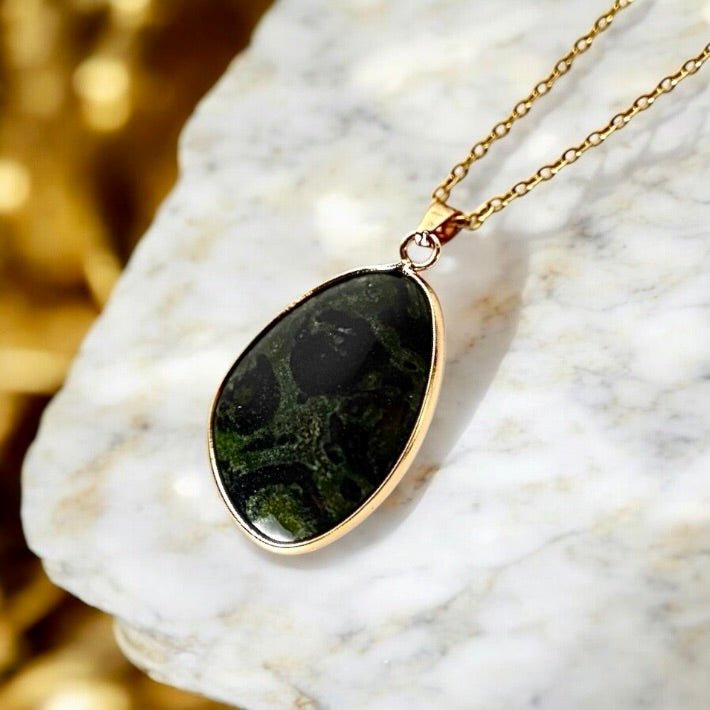 Goldene Kette mit Kambaba - Anhänger - CrystalScents
