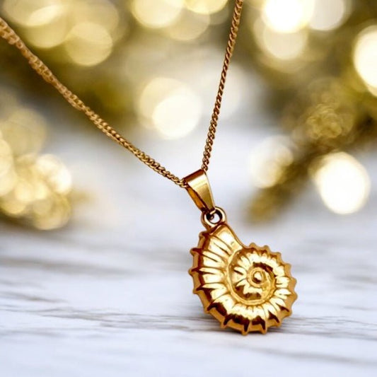 Goldene Kette mit Nautilus Anhänger - CrystalScents