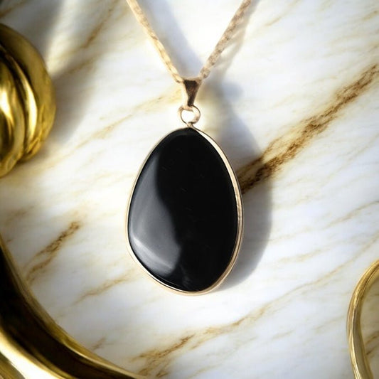 Goldene Kette mit Obsidian - Anhänger - CrystalScents