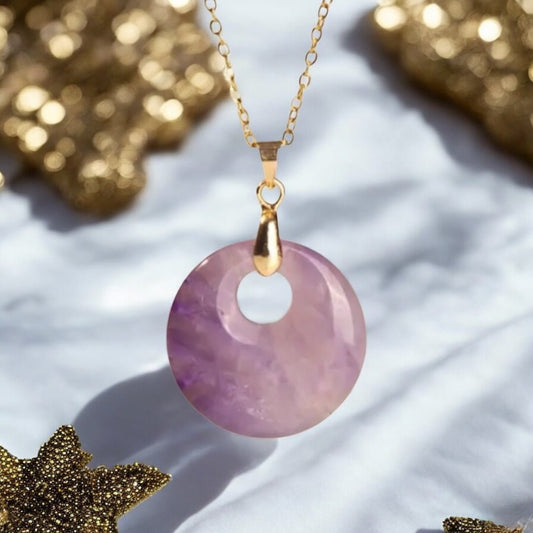 Goldene Kette mit rundem Amethyst - Anhänger - CrystalScents