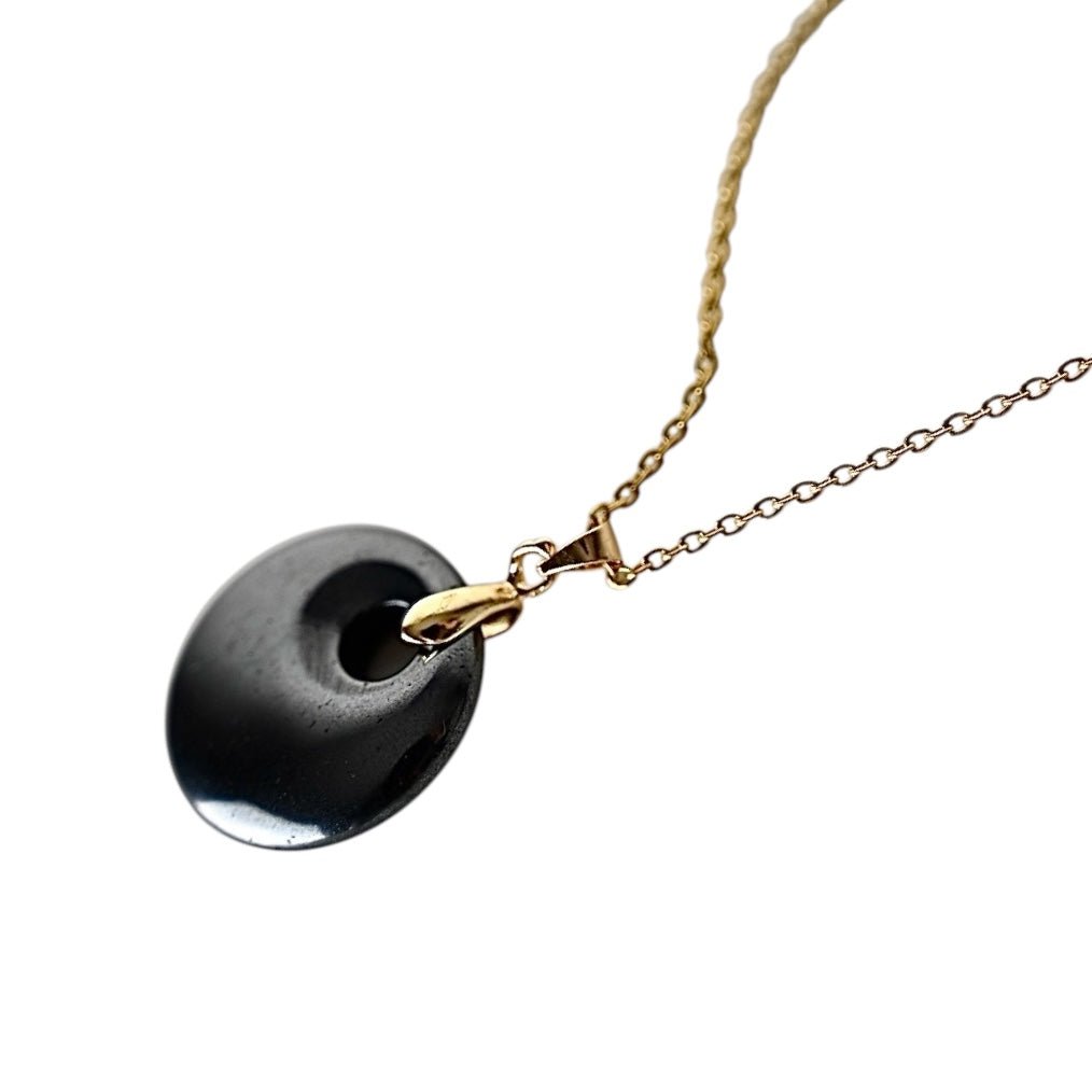Goldene Kette mit rundem Hämatit - Anhänger - CrystalScents
