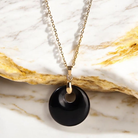 Goldene Kette mit rundem Obsidian - Anhänger - CrystalScents