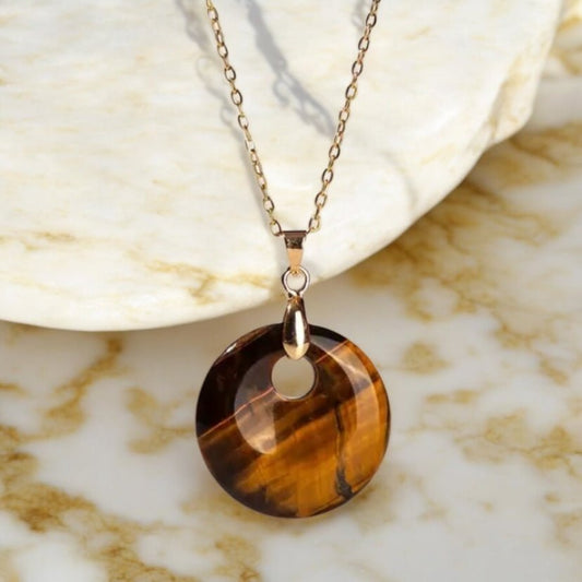 Goldene Kette mit rundem Tigerauge - Anhänger - CrystalScents