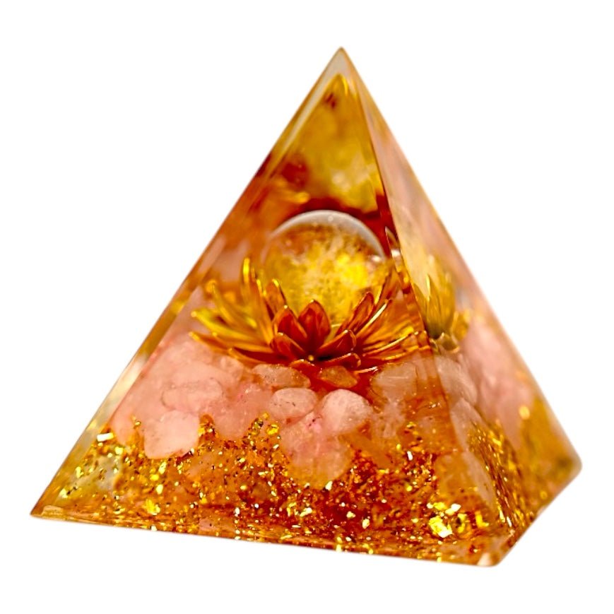 Goldene Rosenquarz Orgonit Pyramide; Lotus - CrystalScents