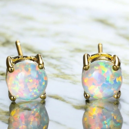 Goldene runde Opal Ohrstecker - CrystalScents