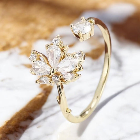 Goldener offener Ring mit Ahornblatt; Weiß - CrystalScents