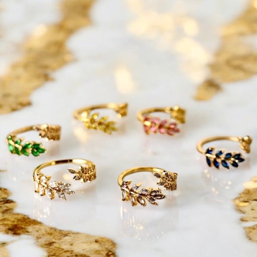 Goldener offener Ring mit Blättern; Grün - CrystalScents