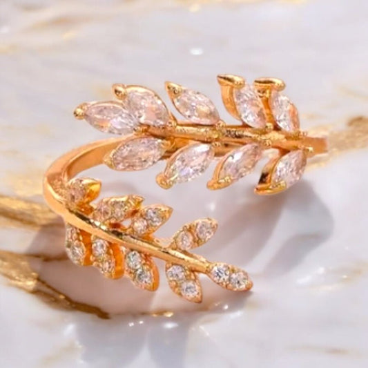 Goldener offener Ring mit Blättern; Weiß - CrystalScents