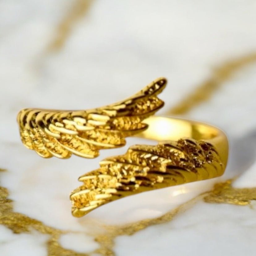 Goldener offener Ring mit Flügeln - CrystalScents
