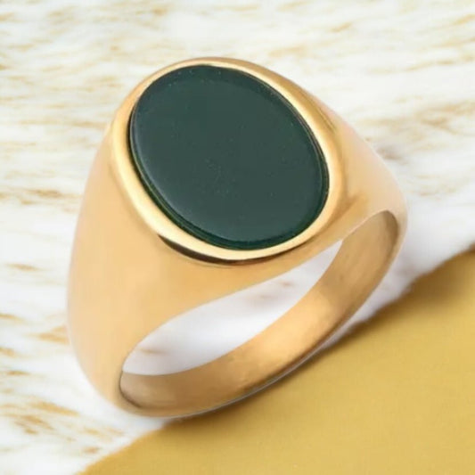 Goldener Ring mit ovalem grünen Onyx - CrystalScents