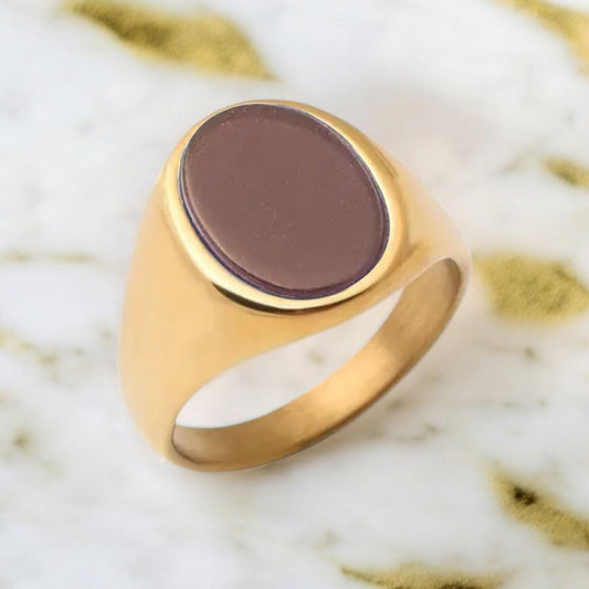 Goldener Ring mit ovalem rotem Onyx - CrystalScents