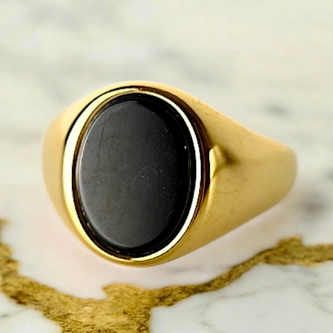 Goldener Ring mit ovalem schwarzen Onyx - CrystalScents