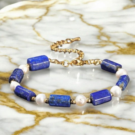 Goldenes Armband mit Perlen und Lapislazuli - CrystalScents